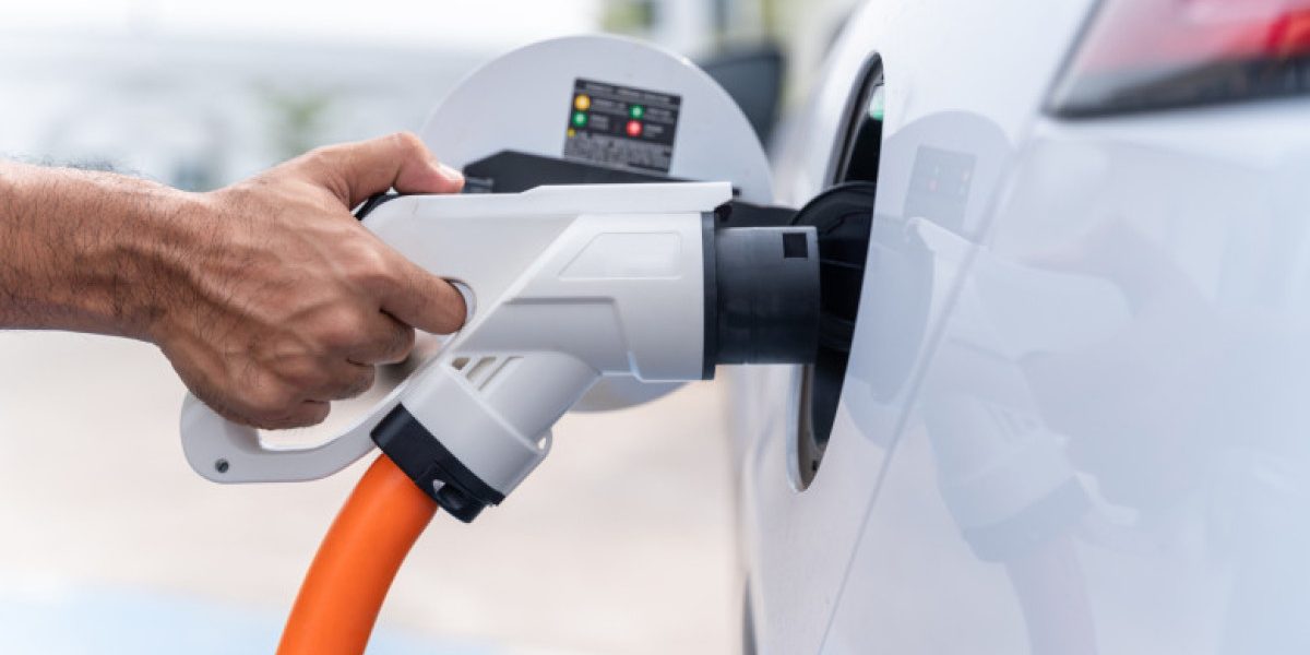 USR vrea sancțiuni pentru ocuparea abuzivă a locurilor de încărcare a mașinilor electrice București – Staționarea unui vehicul pe un loc destinat încărcării mașinilor electrice, fără a fi conectat la o stație de încărcare, ar urma să fie sancționată