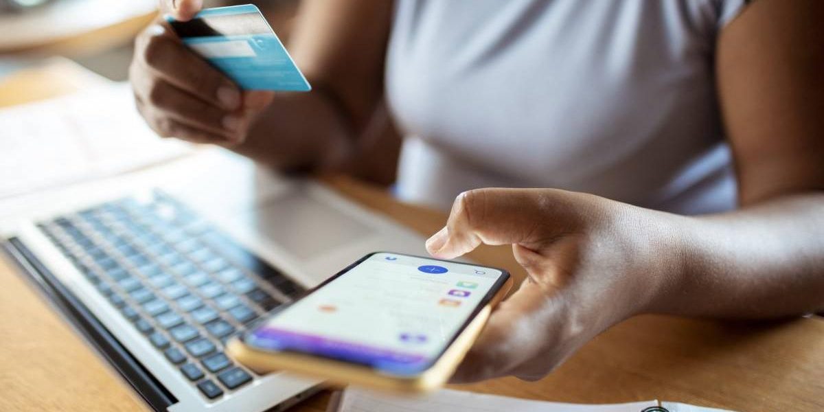 EMAG bagă o taxă ascunsă: Toate comenzile vor fi mai scumpe!