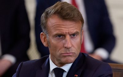 Macron, pe urmele lui Trump: Pregătește terenul pentru alegeri