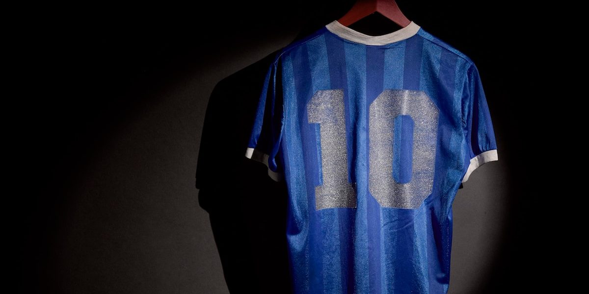 De la Maradona la Messi: Tricourile legendarilor din Qatar ajung pe ecran