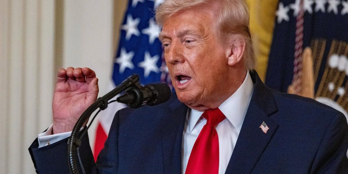 Europa, dependentă de SUA: NATO nu se dizolvă ușor, contrazice Donald Trump