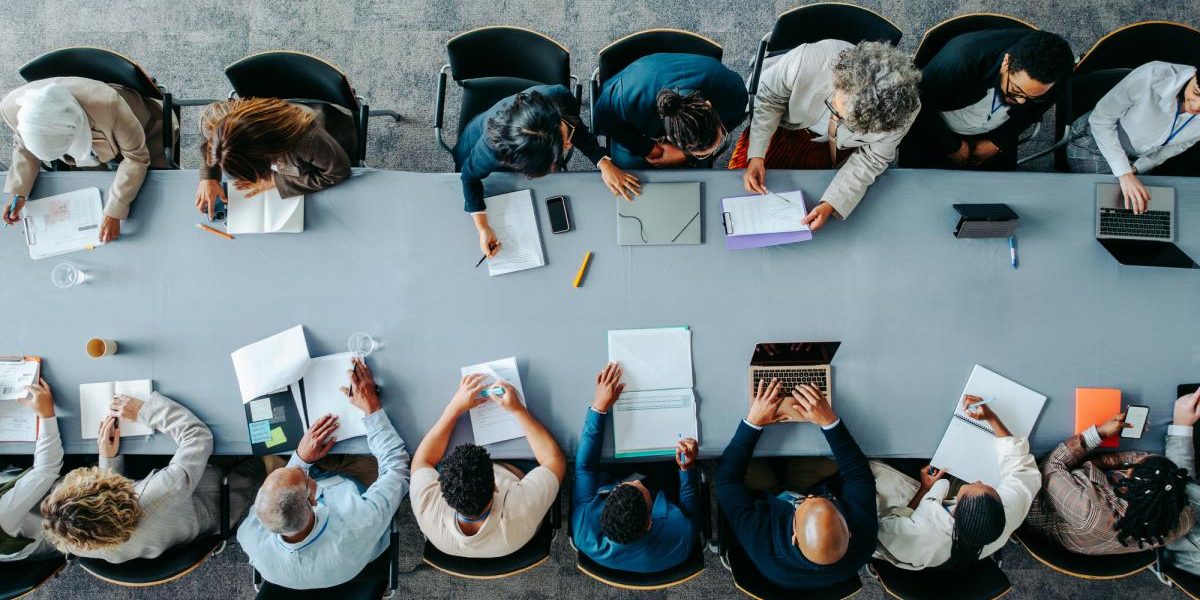 Disperare în AI: Vârstnicii calificați se reprofilează ca să supraviețuiască