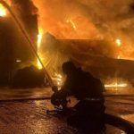 Doi tineri, reținuți la Galați după ce au incendiat o casă