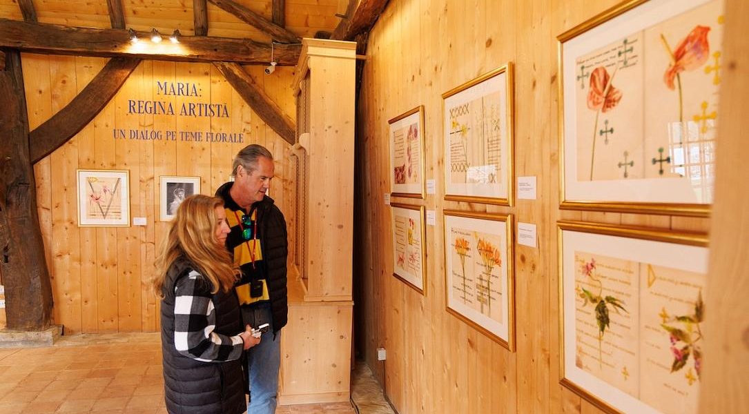 Expoziția „Regina Maria Artistă” ajunge la Casa Regelui Charles din Viscri