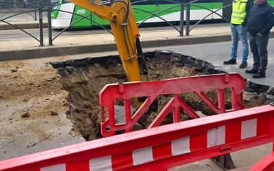 Asfaltul s-a surpat pe Mihai Bravu: Bucureștenii, luați prin surprindere de restricții și lipsa de informare Bucureștenii care circulă pe Bulevardul Mihai Bravu se confruntă cu restricții de trafic în zona cuprinsă între Calea Vitan și Dristor, după ce asfaltul care acoperea rețelele de termoficare s-a surpat