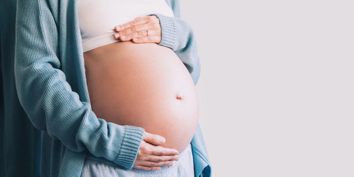 De ce nasc femeile pe spate? Un bărbat a decis, ignorând istoria și instinctul