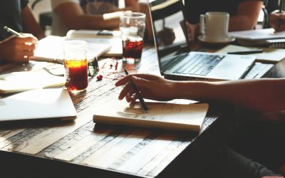 Românii, Tentati de o Afacere pe Fondul Recesiunii Numărul persoanelor care își înființează propria afacere a crescut semnificativ, pe fondul recesiunii economice și al inflației