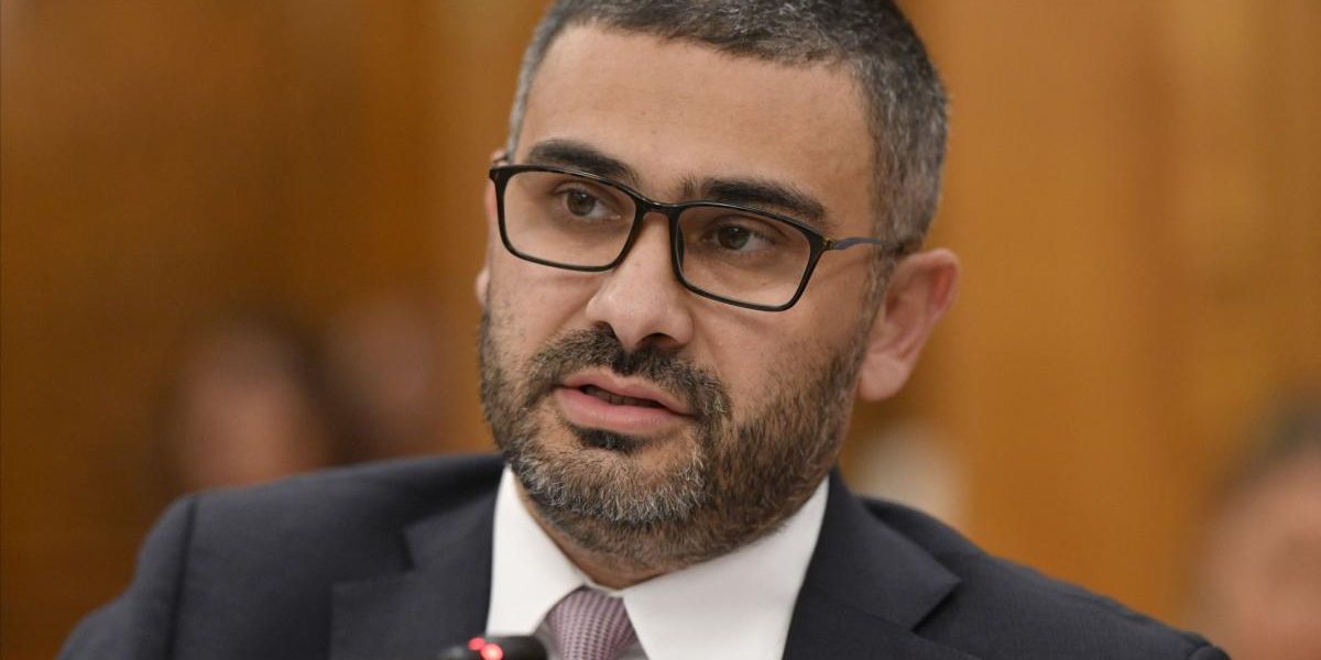 Manole avertizează: Închiderea companiilor de stat aduce criza socială, sărăcia se propagă