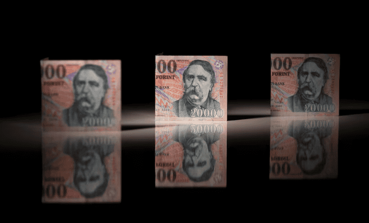 Forintul, în euforie: Piețele finanțiare salută plecarea lui Viktor Orban, dobânzile scad