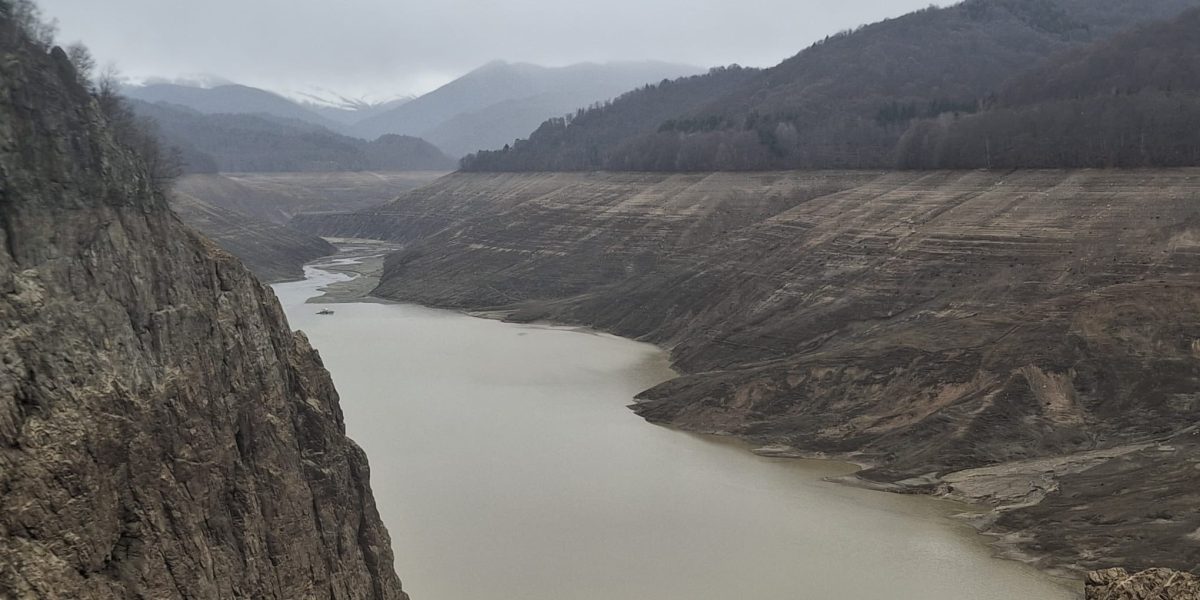FOTO A început reumplerea lacului de acumulare Vidraru. Termenul avansat de ministrul Energiei pentru finalizare 