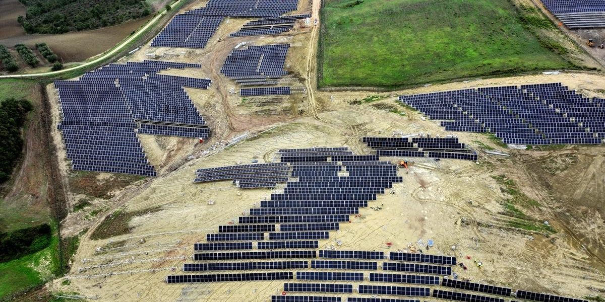 Top contractori fotovoltaice: Cine livrează proiecte predictibile în România