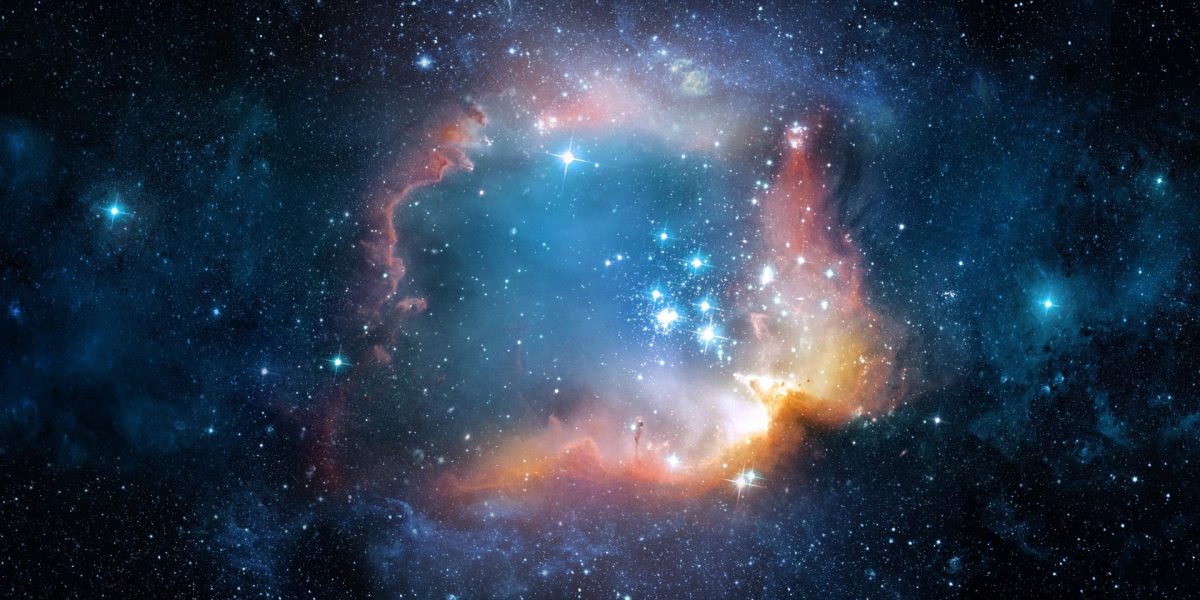 Crucea Einstein a dezvăluit secretele unei galaxii cu stele bătrâne