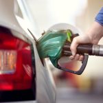 România: Acciză redusă la motorină și „taxă de solidaritate” pentru companii