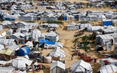 Cel puțin zece persoane au fost ucise și alte câteva rănite într-un atac aerian israelian de luni, în apropierea unei școli care adăpostea palestinieni strămutați, a anunțat presa internațională