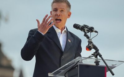 Simion, dansând pe morminte, trădează moștenirea? Magyar, despre Orban și maghiarii din Transilvania