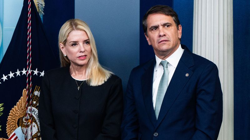 Pam Bondi, demisă din funcția de procuror general al SUA Donald Trump a demis-o pe Pam Bondi din funcția de procuror general, potrivit unei declarații publicate pe rețelele de socializare