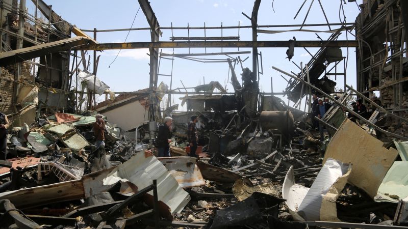 Un membru al echipajului unei aeronave militare americane F-15 este căutat de trupele americane după ce avionul a fost doborât în Iran