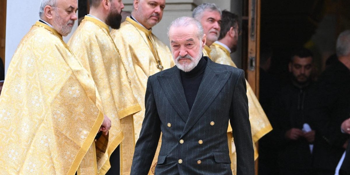 Becali, reacție ȘOC la vederea polițiștilor: „Mi-au luat permISIU!”