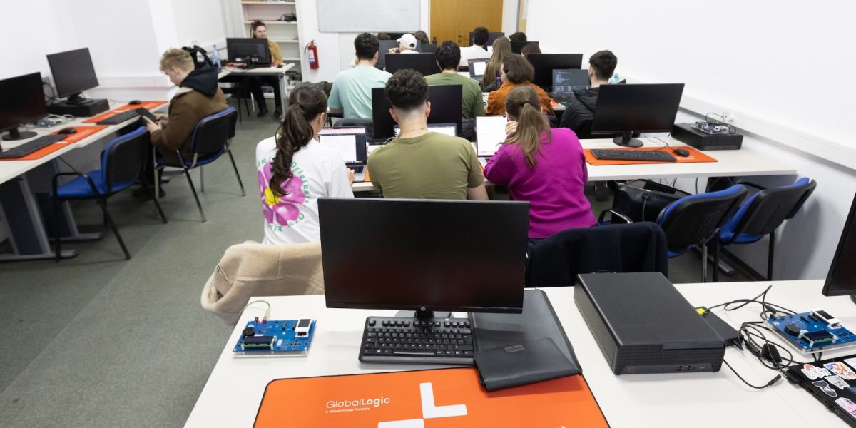 Hitachi, investiție de amploare la Politehnica București: 5 laboratoare modernizate