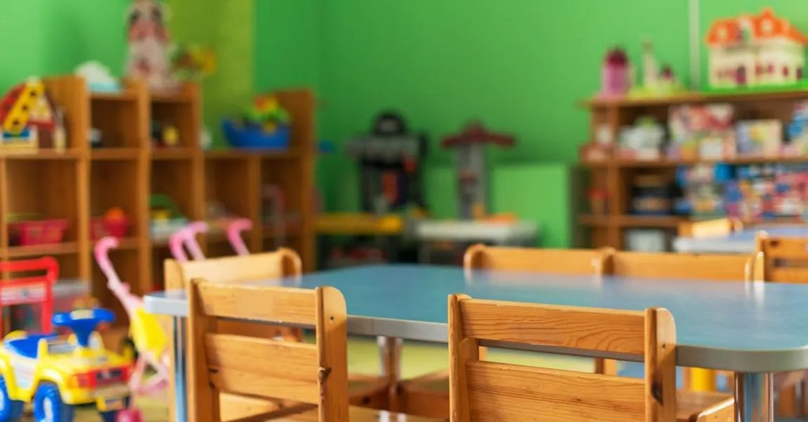 Bătăi la o grădiniță PRIVATĂ din Craiova: Copiii, puși să se ia la PALME