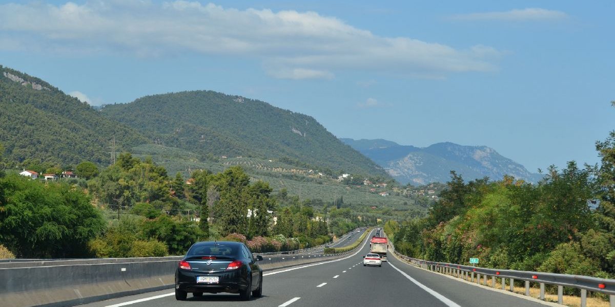 Amenzi USTURĂTOARE te așteaptă: Ce riscă românii care încalcă legea?