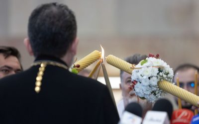 Lumina Sfântă, transportată în România: Avion pe patru roți în orașe