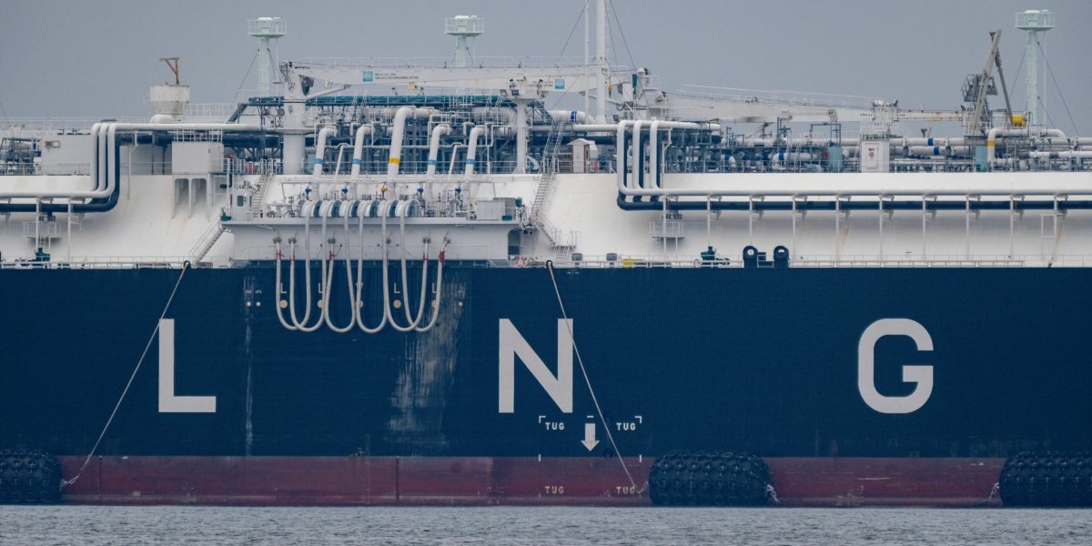 Statul Român Preia Portul Giurgiulești din Republica Moldova: O Mișcare Strategică Statul român, prin Compania Națională Administrația Porturilor Maritime Constanța (CNAPM), se pregătește să achiziționeze pachetul de acțiuni deținut de Banca Europeană pentru Reconstrucție și Dezvoltare (BERD) în Portul Internațional Liber Giurgiulești din Republica Moldova