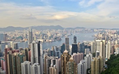 Benzină la preț de lux: Cum afectează criza energetică viața în Hong Kong În timp ce românii se plâng de prețul benzinei ce sare de 8-9 lei pe litru, locuitorii din Hong Kong se confruntă cu o realitate mult mai dură: un litru de benzină poate costa peste 18 lei