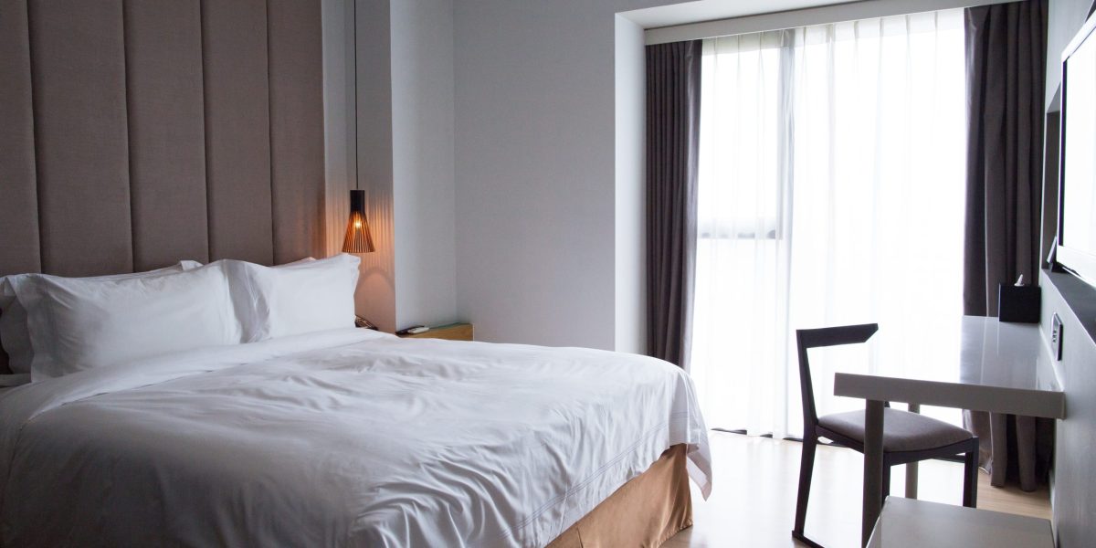 # Detalii ascunse: Cum depistezi o curățenie superficială în camera de hotel Primul contact cu o cameră de hotel ar trebui să fie o experiență plăcută, însă, dincolo de aspectul general, se ascund detalii care pot trăda o curățenie superficială