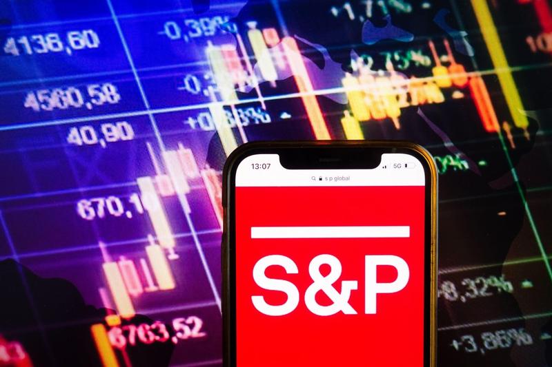 Agenția S&P Global Ratings a reconfirmat ratingul României, dar menține perspectiva negativă București – Agenția de evaluare financiară S&P Global Ratings a reconfirmat vineri ratingurile pentru datoria pe termen lung și scurt a României la „BBB minus/A-3”