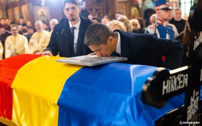 Emoție în biserică: Imagini de la slujba pentru Mircea Lucescu