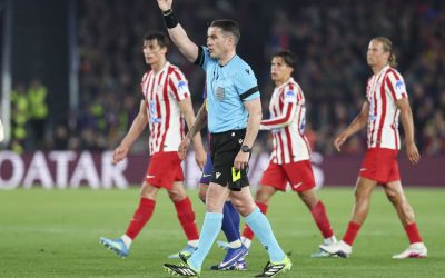 Suporterii Barcelonei au explodat pe rețelele de socializare după un moment controversat din meciul cu Atletico Madrid, în care arbitrul Istvan Kovacs nu a acordat o lovitură de la 11 metri