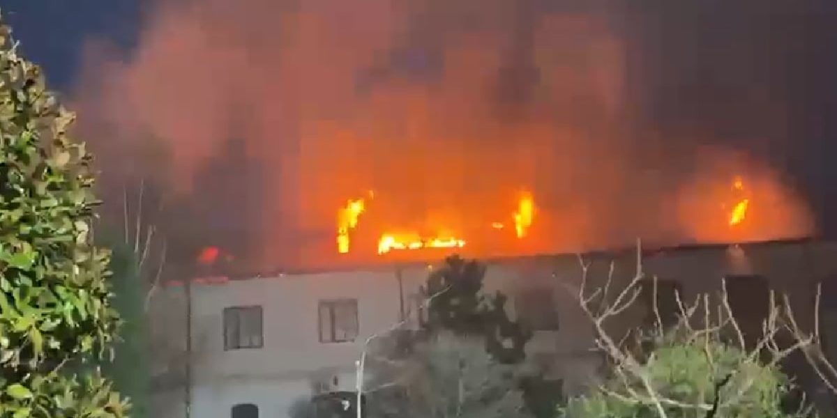 Incendiu de Paște la Mănăstirea Bistrița din Vâlcea: Focul amenință întregul lăcaș
