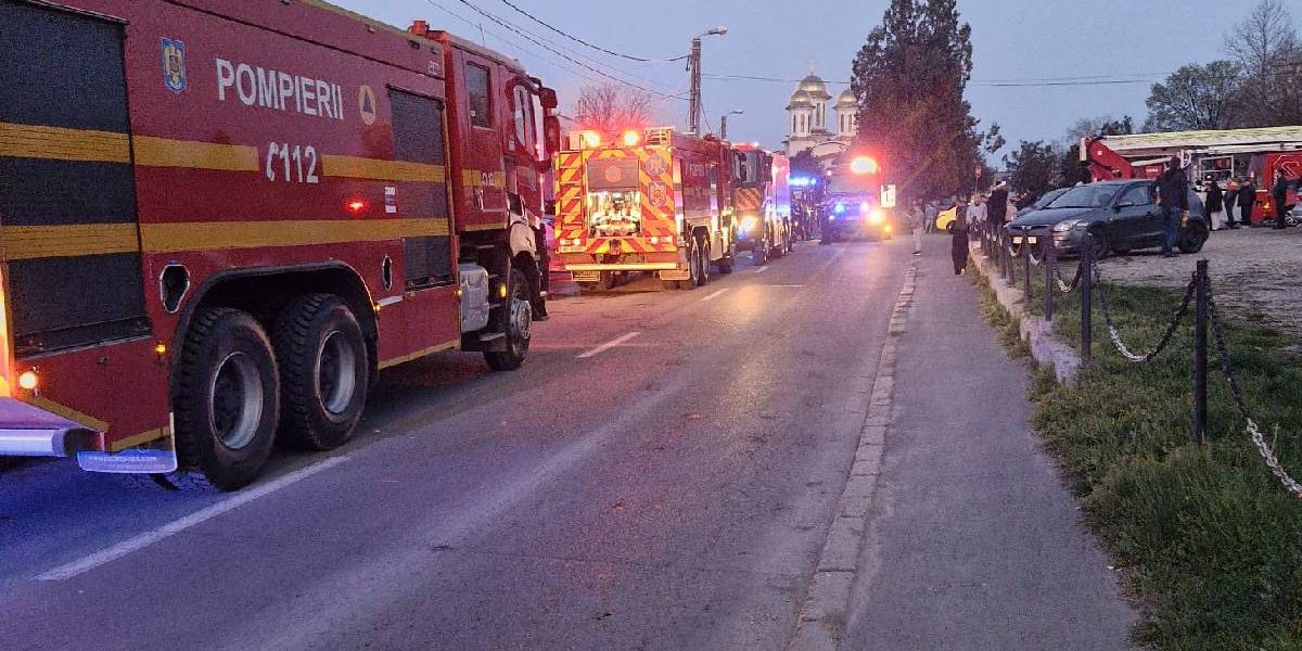 Incendiu violent în Henri Coandă, Constanța: Pompierii au activat planul roșu