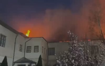 Incendiu violent la Mănăstirea Bistrița: 10 autospeciale, mobilizate