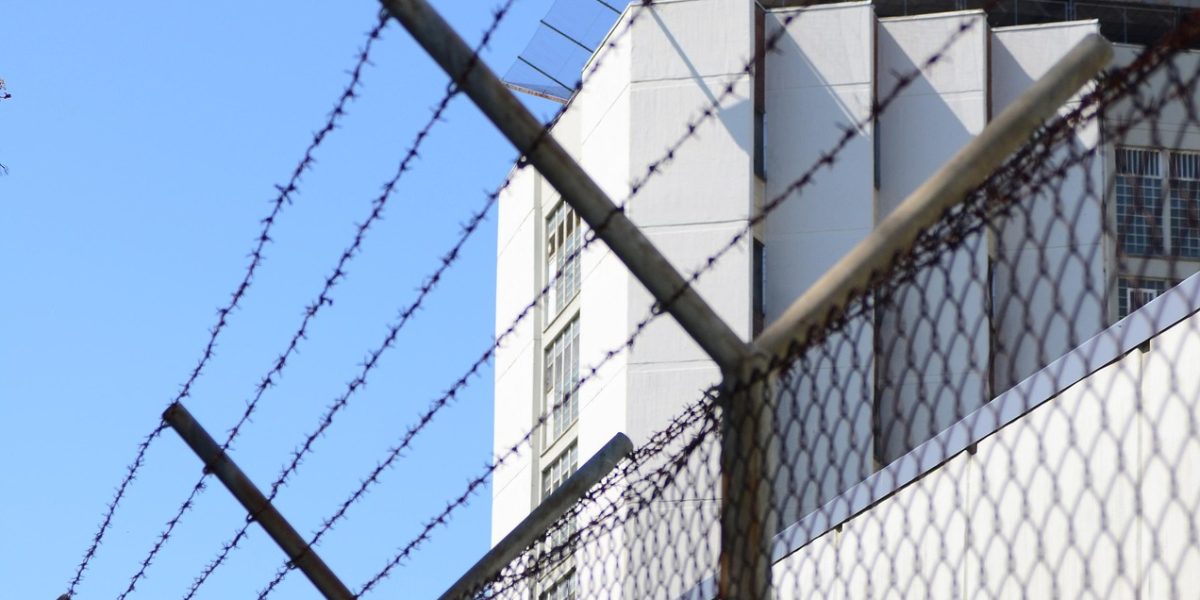 Slujbă de Înviere la Rahova: Ce-au primit deținuții în spatele gratiilor?