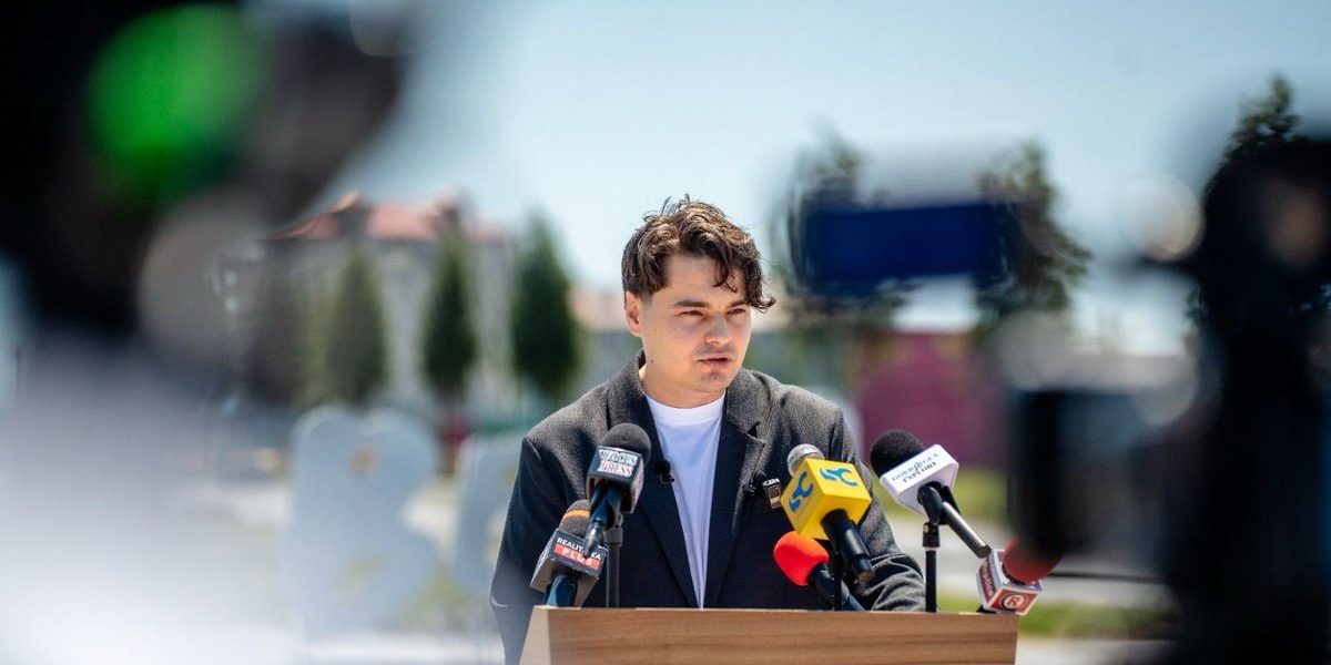 Selly dă lovitura: Bilete la Nibiru cu un leu, dar oferta e limitată Bucurie mare pentru fanii lui Selly și ai proiectului Nibiru