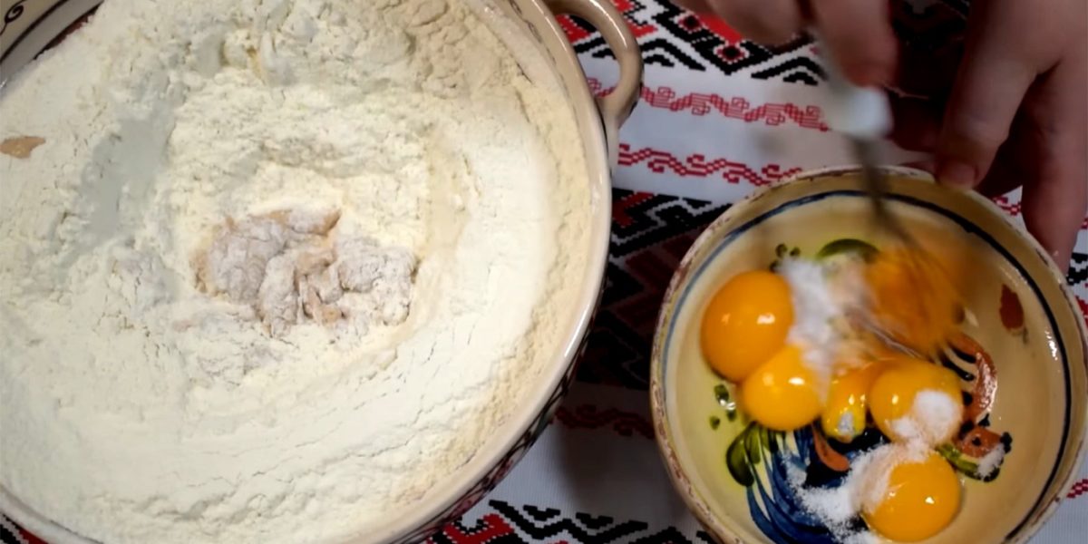 Cozonacul perfect: Secretul stă în proporții, nu în magie Bucătăria românească se pregătește de sărbători, iar cozonacul, simbolul gustului autentic, este vedeta incontestabilă