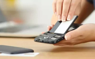 Baterii schimbabile la telefoane, revin din 2027: Arena IT reînvie trecutul
