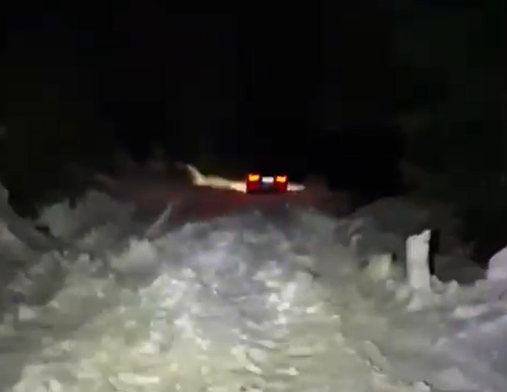 Bărbat și fiul său, prinși-n nămeți de Înviere pe munte