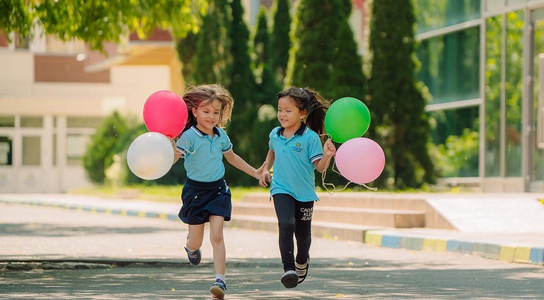 Școala Internațională din București: De la joacă la performanțe remarcabile