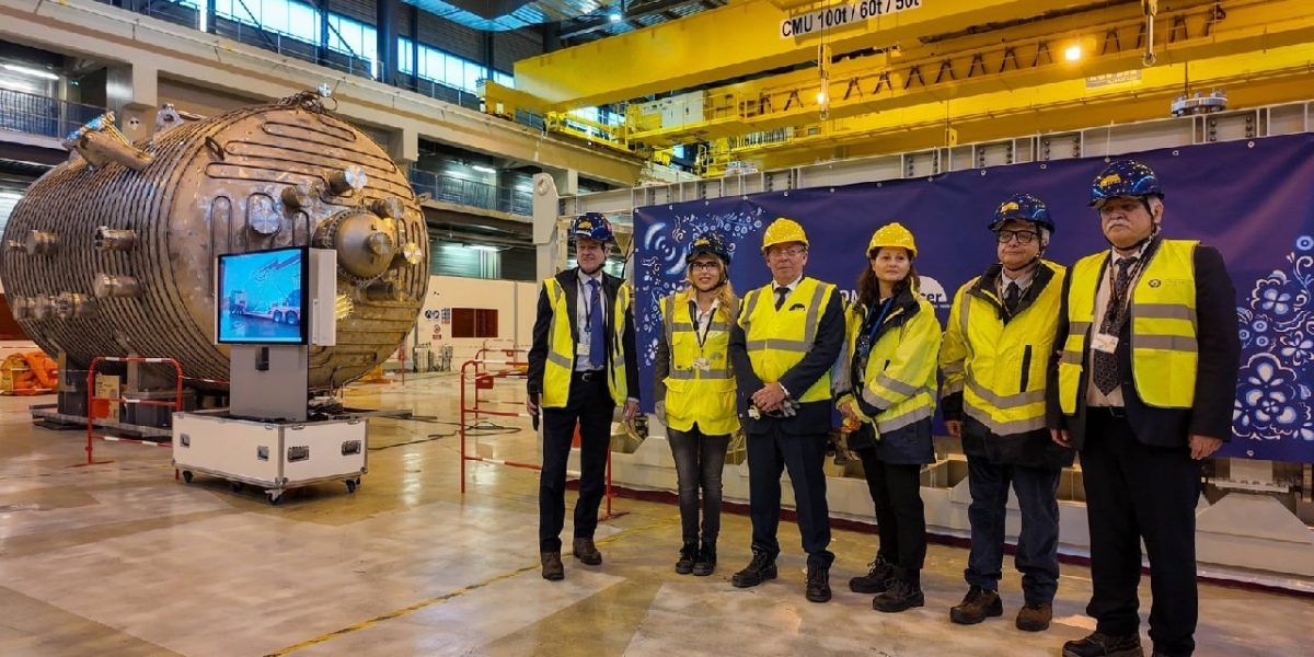 Rusia, cheia celui mai mare reactor nuclear european: Pașapoartele, uitate-n instalație