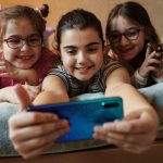 Canada: Interzicere drastică a rețelelor sociale pentru adolescenți sub 16 ani