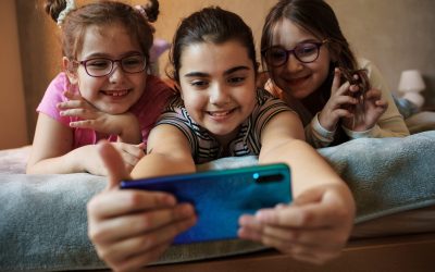 Canada: Interzicere drastică a rețelelor sociale pentru adolescenți sub 16 ani
