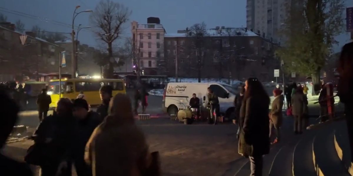 Atac armat pe stradă: Ostatici și victime, groază în România