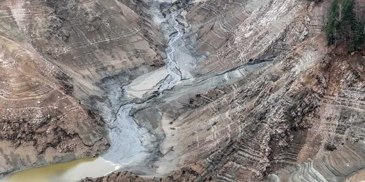 Hidroelectrica începe umplerea controlată a lacului Vidraru