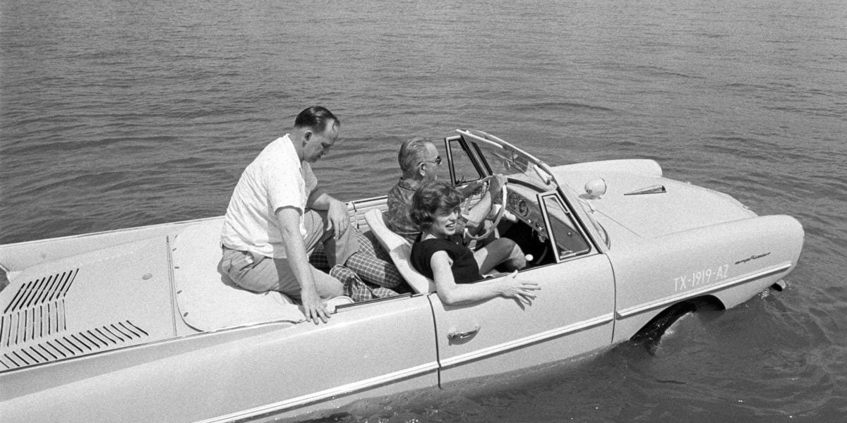 Mașini cu WC-uri, vise nebunești: Cele mai bizare invenții auto din istorie