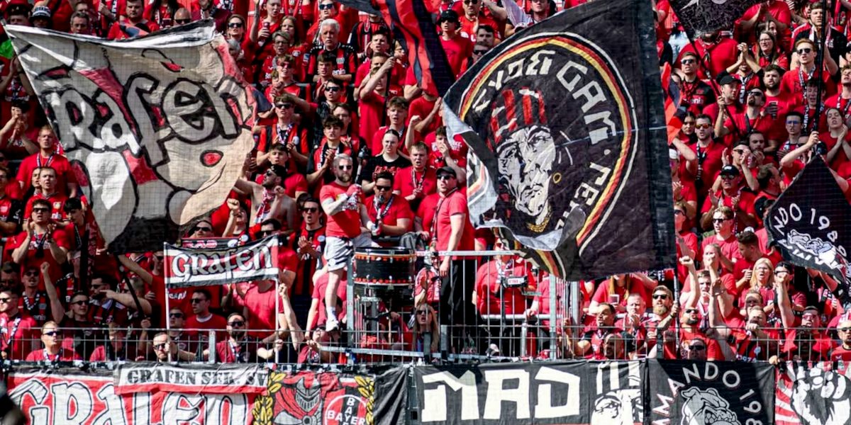 Leverkusen, cu fanii în forță, pe terenul Borussiei Dortmund