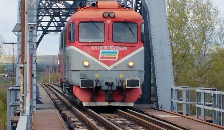 Prima locomotivă europeană a trecut Prutul. FOTO uluitoare