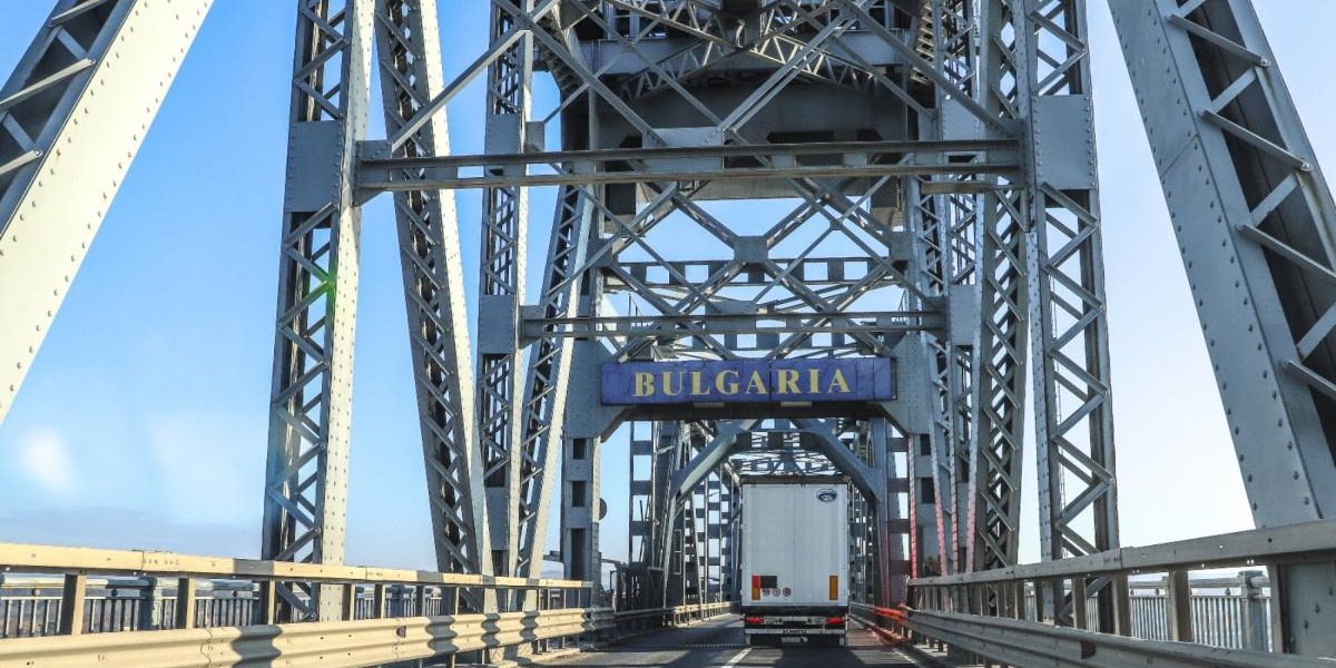 Podul Prieteniei: Lucrările au fost reluate, circulația pe un singur sens